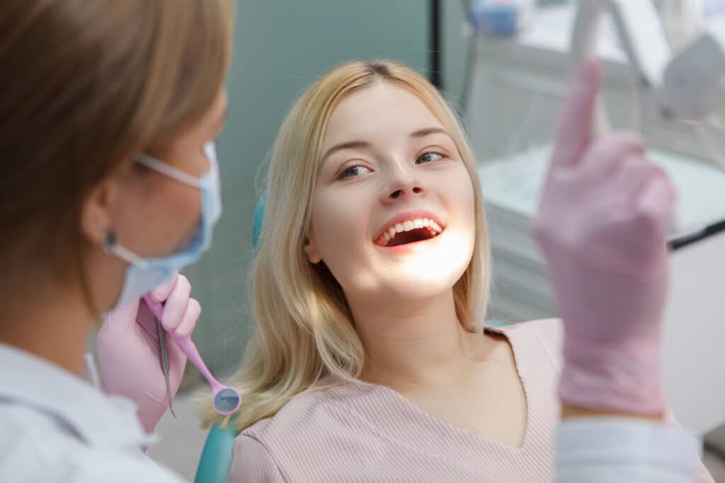Cheerful woman at dental checkup 894093